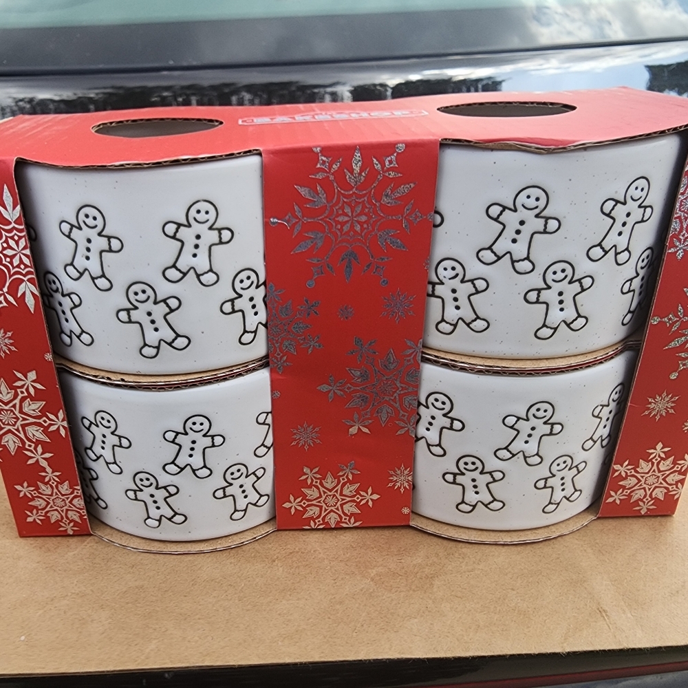 NWB ADORABLE GINGERBREAD RAEMKINS BOWLS/ SET OF FOUR ❤️✨️